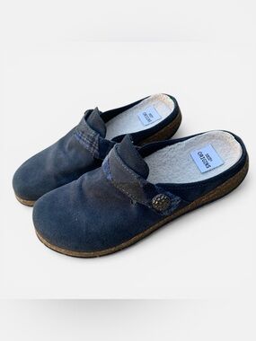 Earth Origins Navy Suede Slip-On Clogs Size 9